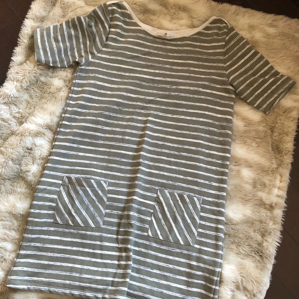 Front pocket dress